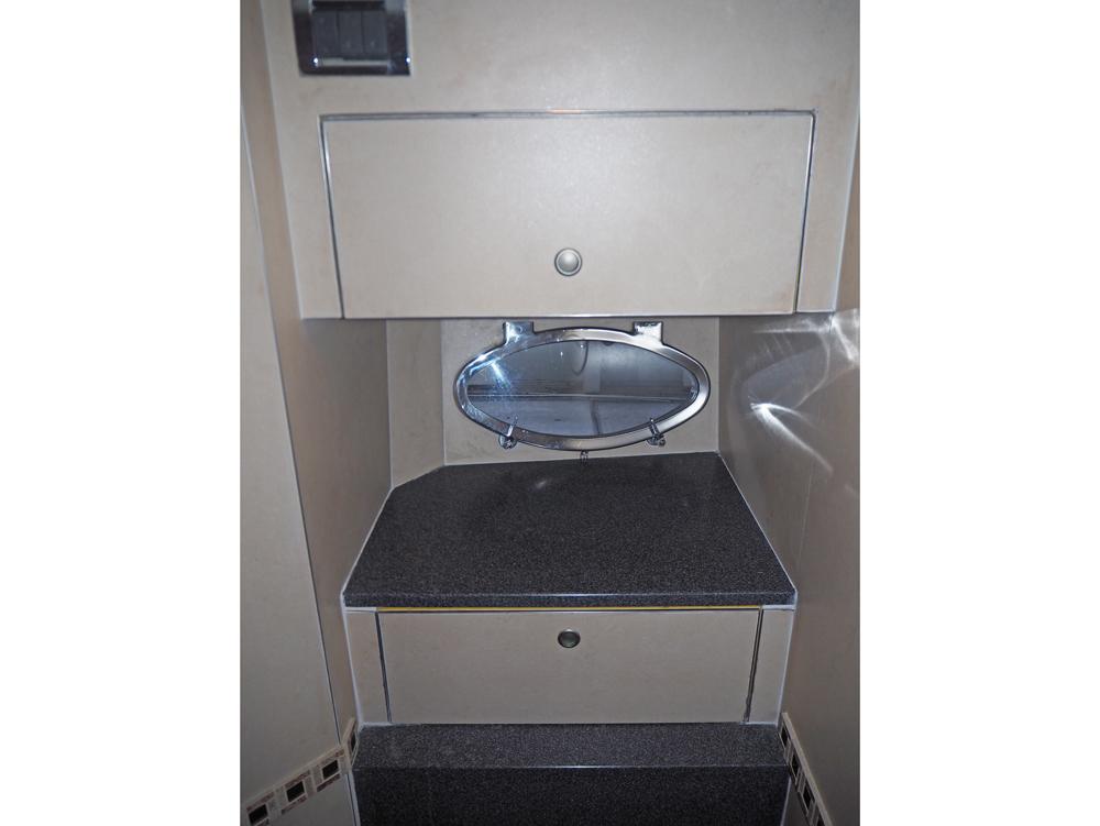 Cabin en avant, H&eacute;bergements